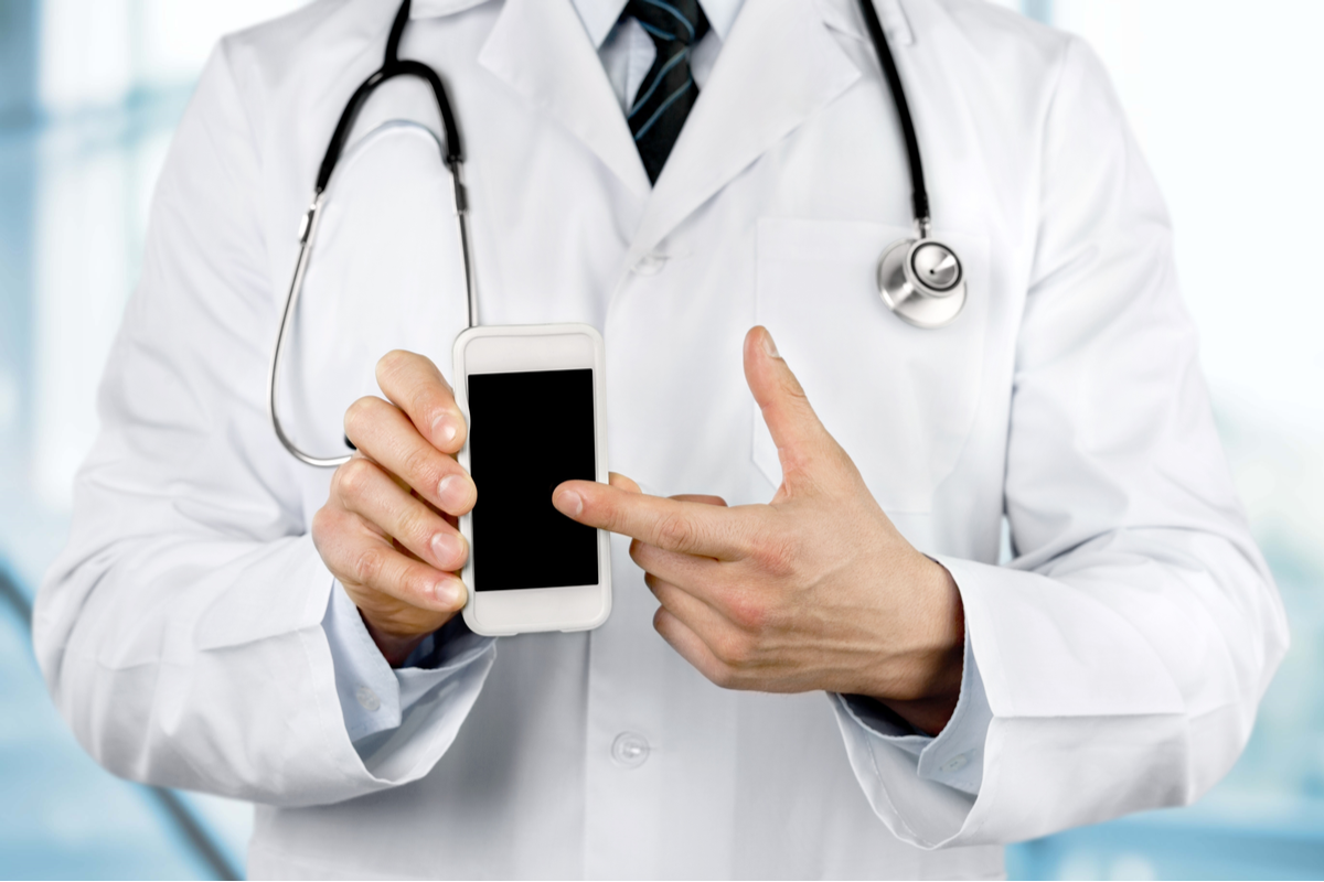 Efficacy of smartphone applications in high-risk pigmented lesions