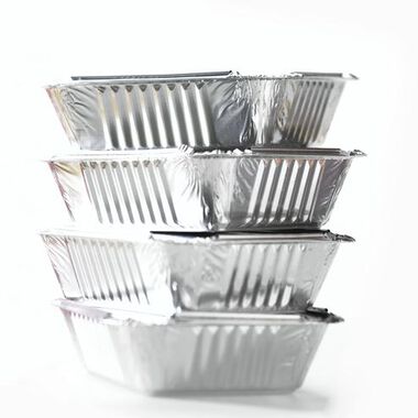 Fertiggerichte aus Alu-Schalen enthalten oft viel Aluminium