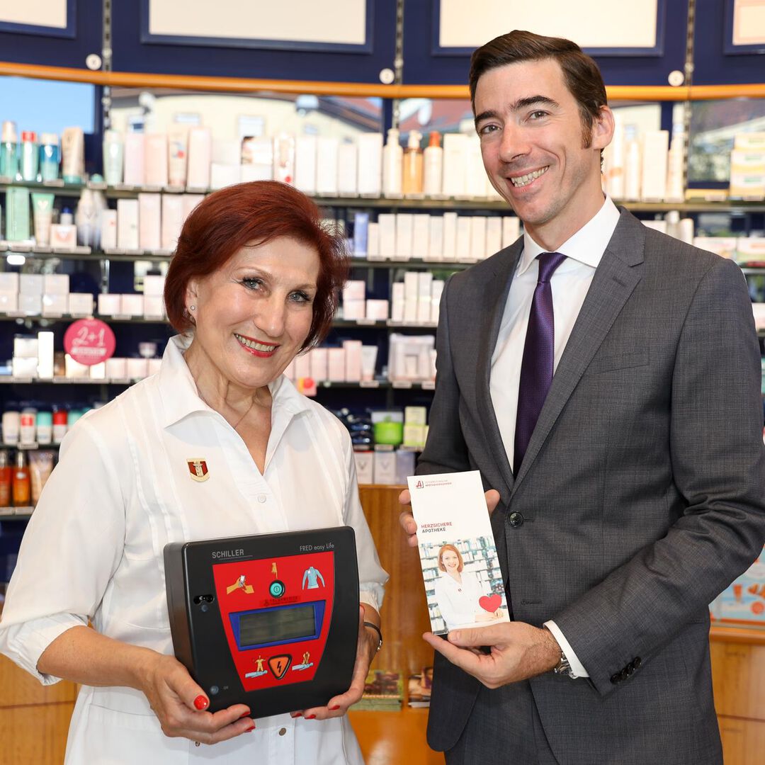 Welt-Erste-Hilfe-Tag am 9. September: Defibrillatoren in Apotheken retten Leben