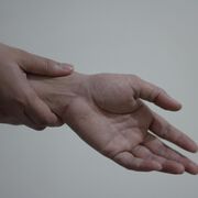Nervenschmerzen nach Gürtelrose: Neuer Therapieansatz wirkt gegen Schmerzmechanismus