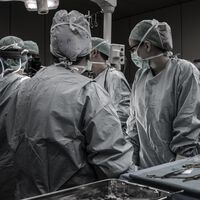 Supermikrochirurgie hilft gegen Lymphödem nach Tumor-Entfernung