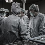 Supermikrochirurgie hilft gegen Lymphödem nach Tumor-Entfernung