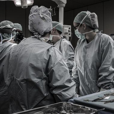 Supermikrochirurgie hilft gegen Lymphödem nach Tumor-Entfernung