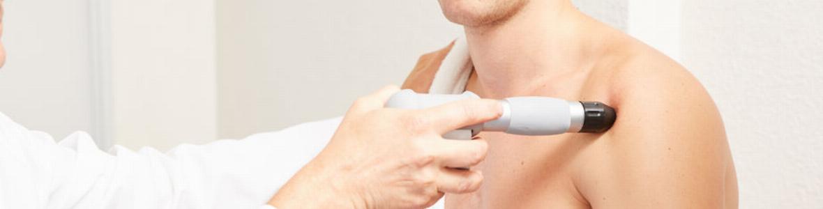Nerven-Regeneration: Neue Therapieoptionen wie Stoßwellentherapie und Nervenleitschiene aus Seide