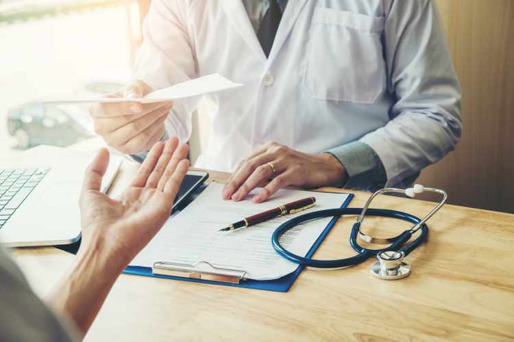 ÖÄK-Mayer: Regierung gefährdet Patientensicherheit durch längere Arbeitszeiten