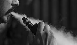 Toxikologe bekämpft Schädlichkeits-Mythen über E-Zigaretten und fordert Aufklärungskampagnen