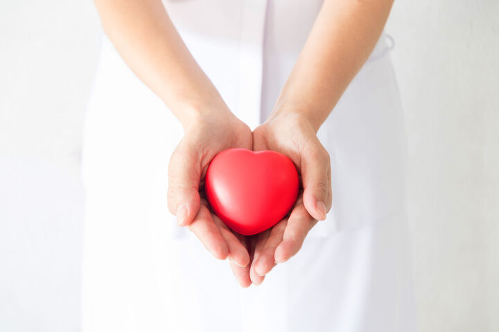 Verein „PflegerIn mit Herz“ & MedUni Wien richten Stiftungsprofessur für Pflegewissenschaften ein