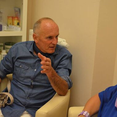 Dr. Klaus Bielau im Interview mit Credomedia zum Thema „Homöopathie“