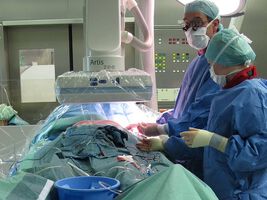 Chirurgen retten Fötus durch OP im Mutterleib das Leben