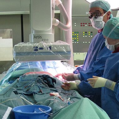 Chirurgen retten Fötus durch OP im Mutterleib das Leben