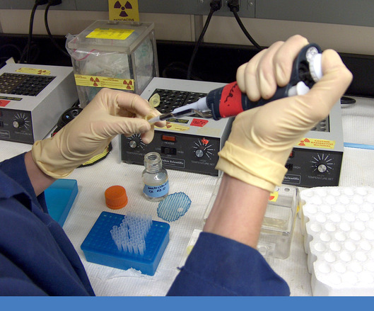 Experten fordern häufigere Tests auf HIV und Hepatitis