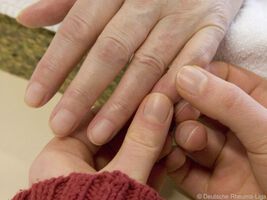 Rheuma: Weniger Medikamente durch Physiotherapien
