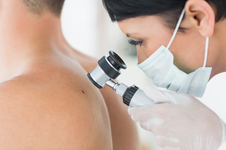 Frühdiagnostik und Therapie beim hellen Hautkrebs