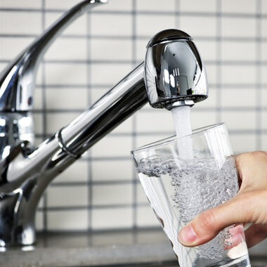 От печата: Паниката заради водата с уран обхваща нови градове