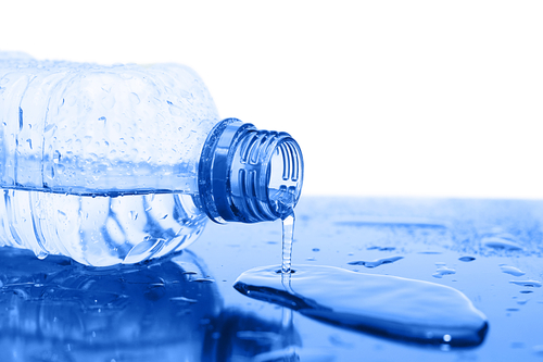 От печата: Паниката заради водата с уран обхваща нови градове