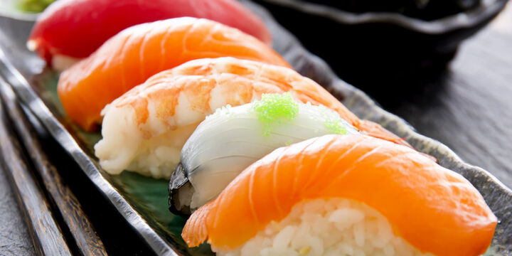 Лекари: Суши със сурова риба може да е заразено с паразити
