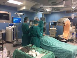 Екип от неврохирурзи извърши транспедикулна стабилизация с помощта на високоспециализирана навигационна система