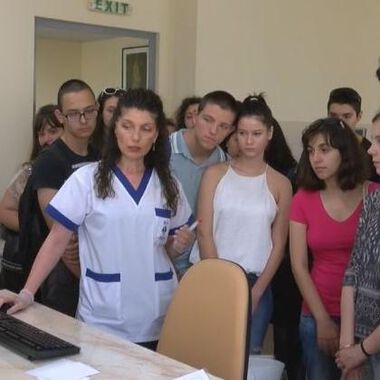Лаборатория „ЛИНА” празнува 18 години, отвори врати за свои връстници от Математическата гимназия