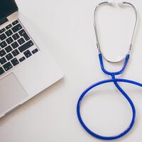 Интернет прави пациентите свръх информирани и крайно заблудени