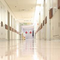 Екипи от юристи и финансисти поемат управлението на застрашените от фалит болници
