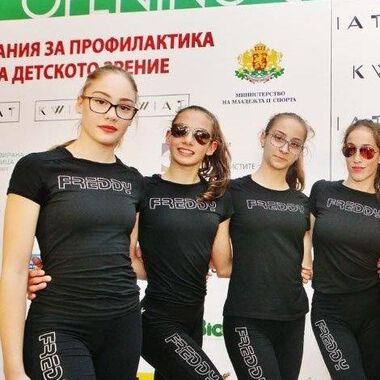 РЕВЮ СПЕКТАКЪЛ С ОЧИЛА В ПОДКРЕПА НА ЗДРАВНА КАУЗА