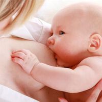 Диетата на майката кърмачка – много важна при бебешки колики