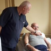 В УМБАЛ Бургас отстраниха 35-сантиметров тумор от рамото на пациент