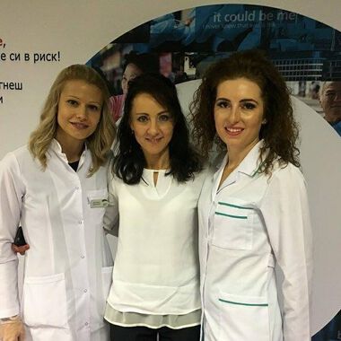Специалисти от ВМА измерват безплатно кръвна захар