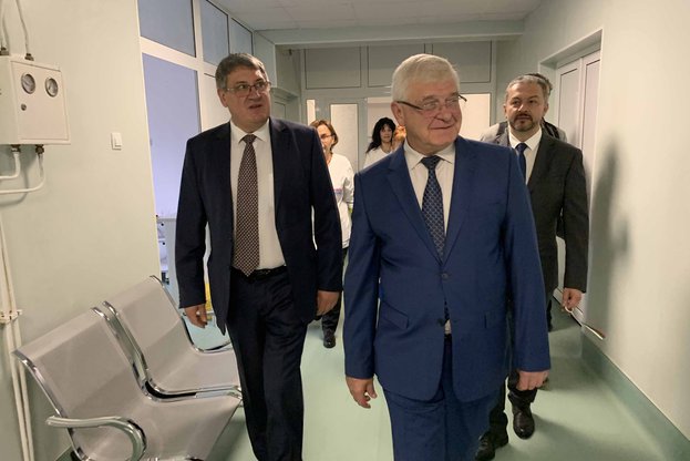 Обновени отделения в две болници