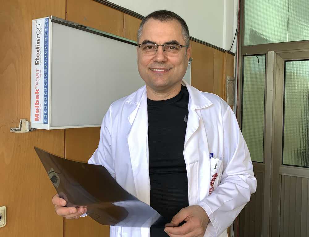 Могат ли пациенти със слаби кости да получат изкуствена става?