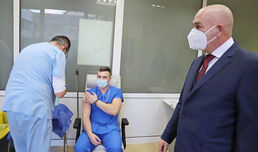 Десетки медици ваксинирани срещу SARS-CoV-2 за ден
