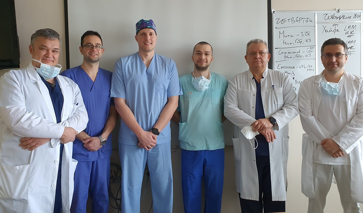 Февруарската корица на Neurosurgery – най-влиятелното списание за неврохирургия – е българска!