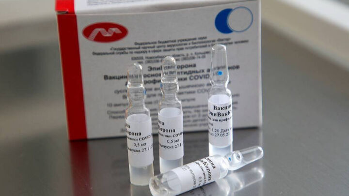 Руска ваксина срещу COVID-19 формирала тройна имунна защита