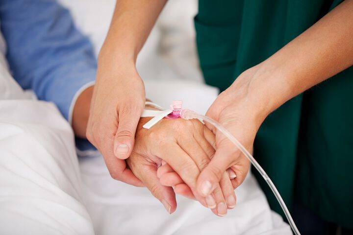 Намаляват палиативните грижи за онкоболните в България
