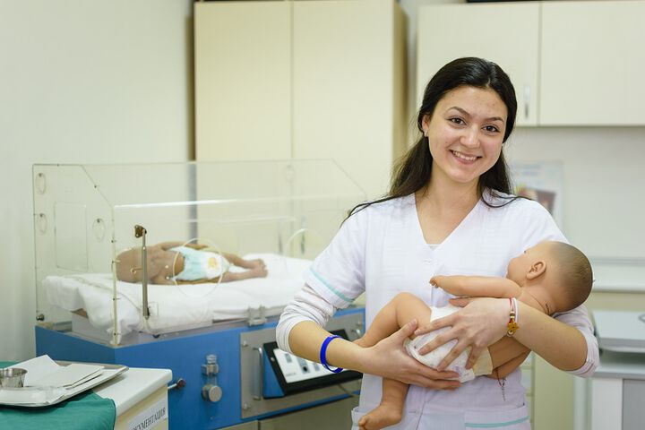 МУ - Варна обявява допълнителен прием за специалностите „Акушерка“ и „Медицинска сестра“