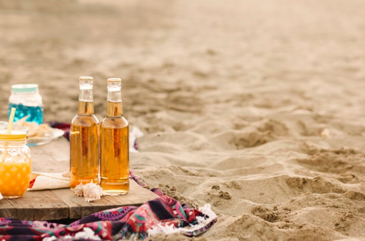 Едно наум с алкохола на плажа