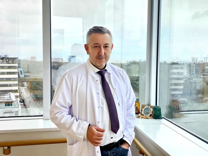 Проф. д-р Васил Яблански: Въведохме нов протокол за ранно възстановяване при операция за смяна на тазобедрена става