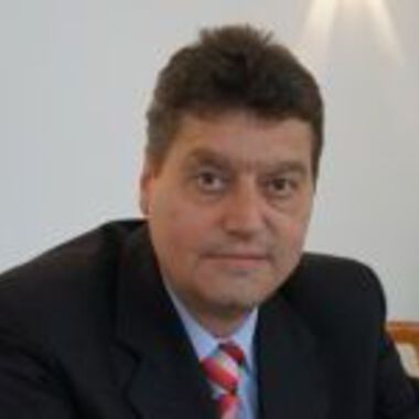 Зъболекарите искат повече пари за стоматологични услуги догодина