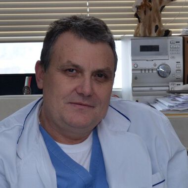 Доц. Крум Кацаров: Отдавна вече не сме герои, но съм оптимист, че лекарите ще си върнат доверието на хората