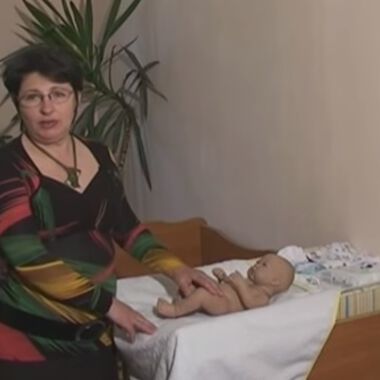 Първи грижи за бебето – смяна на пелени