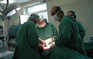 В Национална онкологична болница извършиха рядка и изключително сложна операция на бременна жена с огромен тумор на десния бъбрек