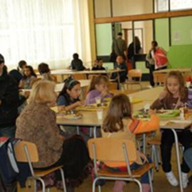 ТЕНДЕНЦИИ В ХРАНЕНЕТО И ХРАНИТЕЛНИЯ СТАТУС НА ДЕЦАТА В БЪЛГАРИЯ ЗА ПЕРИОДА 1998-2013 ГОДИНА