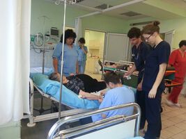 Студенти от СУ се учат на спешна медицина в МБАЛ Бургас