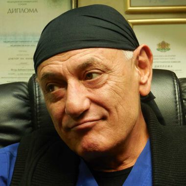 Проф. Симеонов: Добрите лекари и в България получават добро възнаграждение