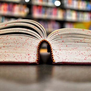 Открита процедура за присъждане на годишна парична награда на студенти по Фармация