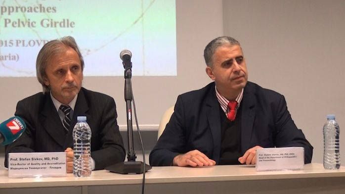 Медици от България и Италия извършиха операция на живо пред студенти от МУ-Пловдив