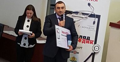 Доц. д-р Добромир Димитров, д.м., хирург в МБАЛ „Света Марина-Плевен“ и преподавател в Медицински университет- Плевен е един от тримата български лекари, носители на наградата „Млад медик“ за 2015г.