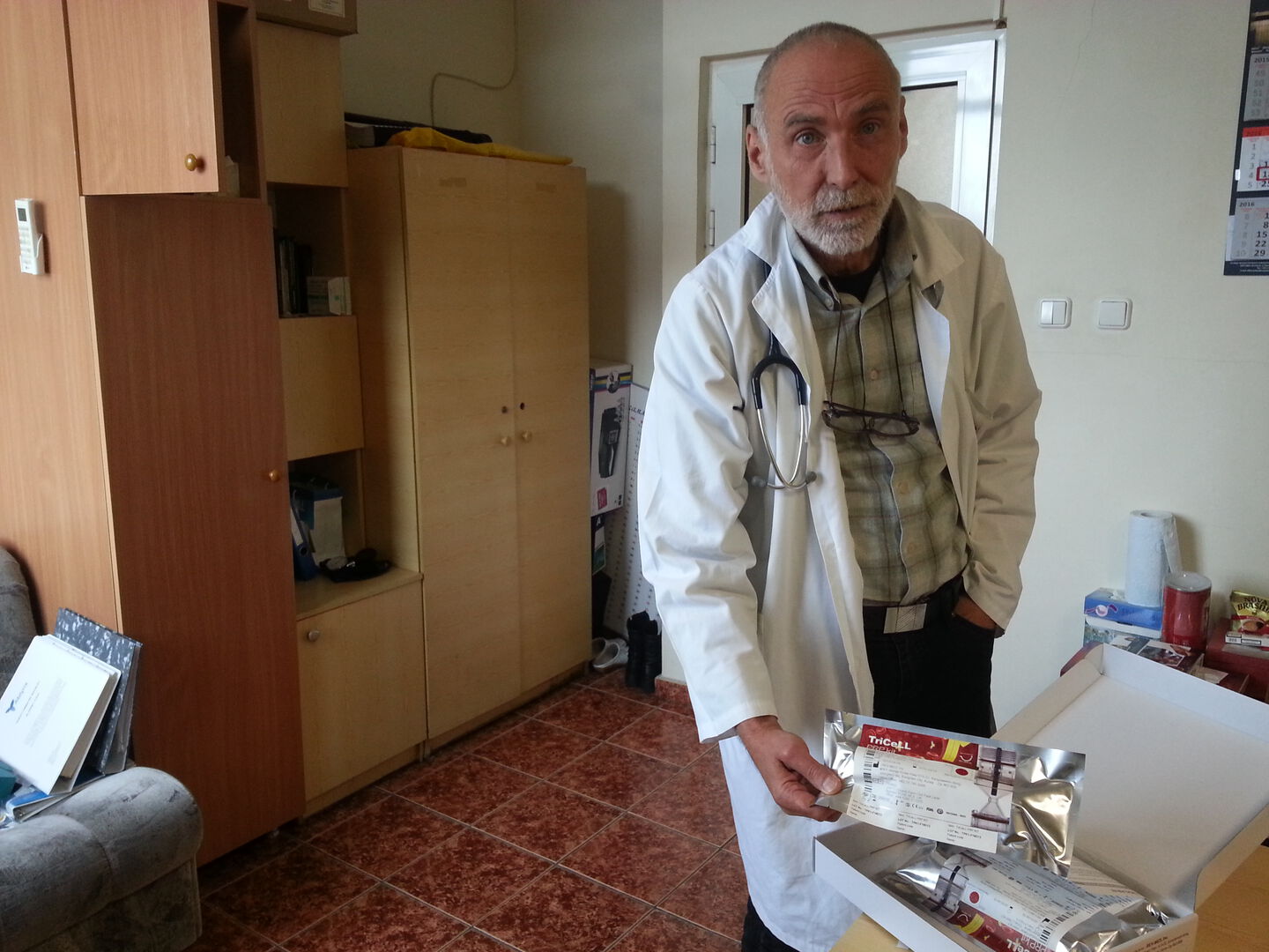"Вампирски лифтинг" за болни стави в МБАЛ Бургас