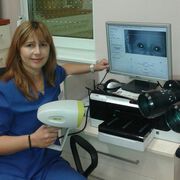 Специален апарат изследва зрението на децата в Очна болница „Бургас”