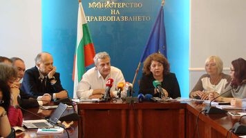 Болниците нямат основания да връщат онкопациенти, имат срок до 30 април да се адаптират
